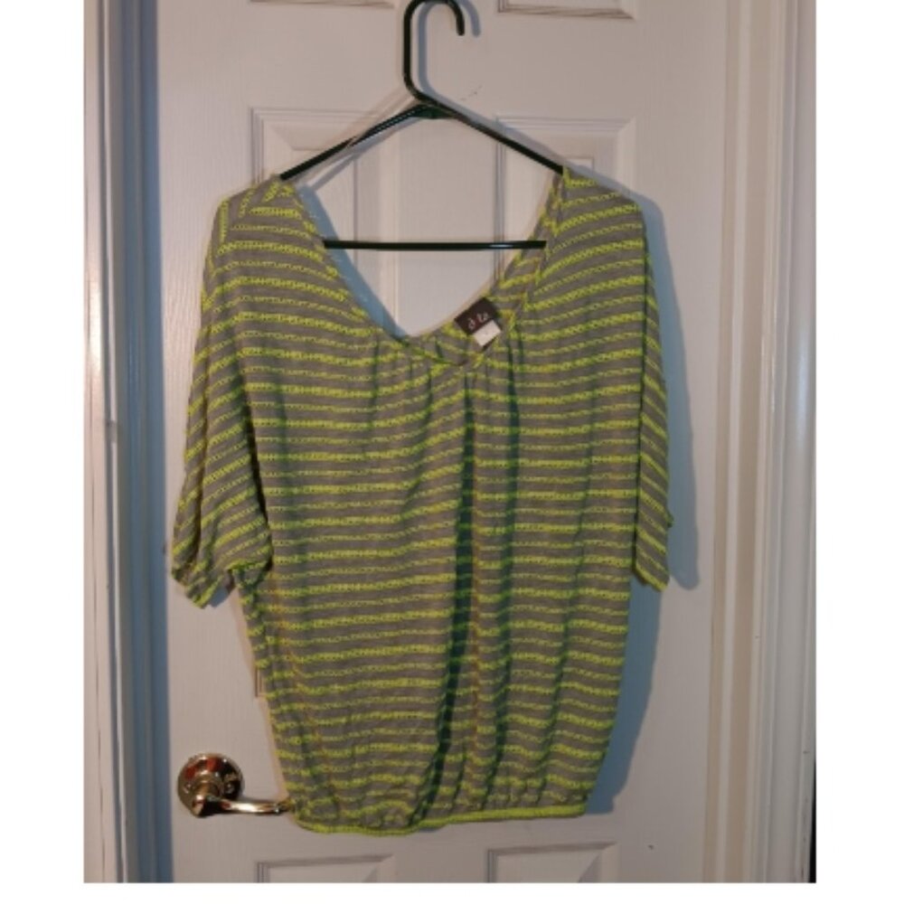 Dots size L women's top. Bright yellow and gray